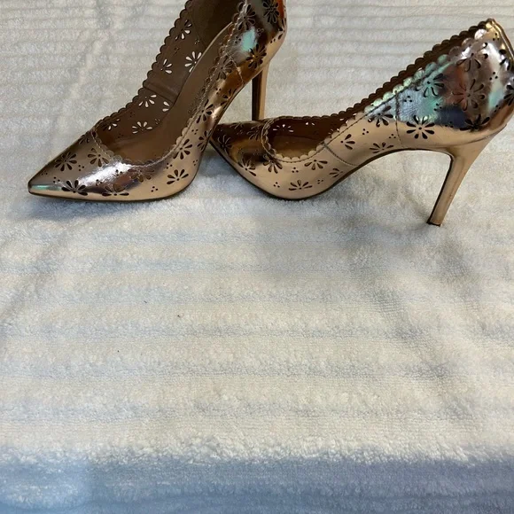 Lauren Conrad rose gold heels. - Picture 3 of 5